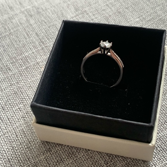 925 Sterling Silver Moissanite Women Ring 💍 - Picture 5 of 8